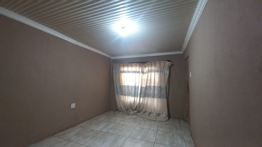 To Let 4 Bedroom Property for Rent in Blomanda Free State